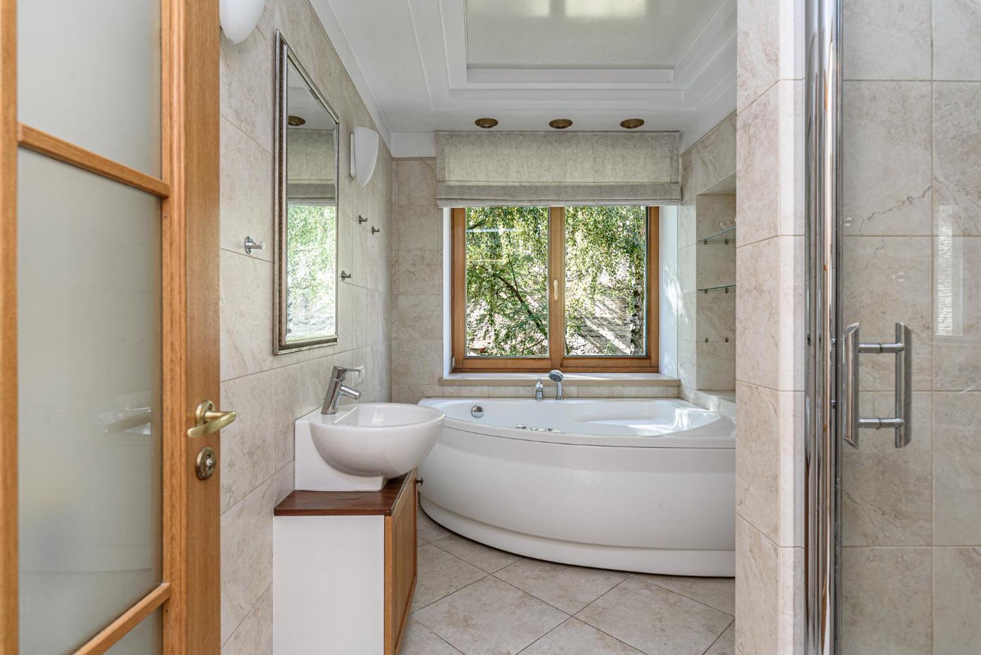 Jacuzzi Apartments X Free Parking X Self Check-In 24X7 By H&H VNO Extérieur photo